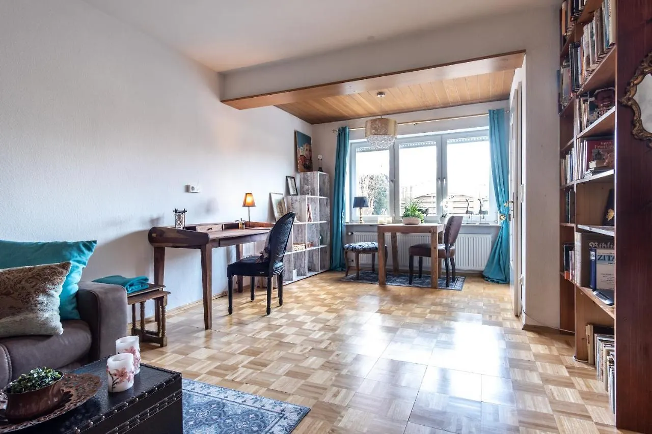 Cruwzo I Holiday Home With Balcony, Garden And Terrace Núremberg