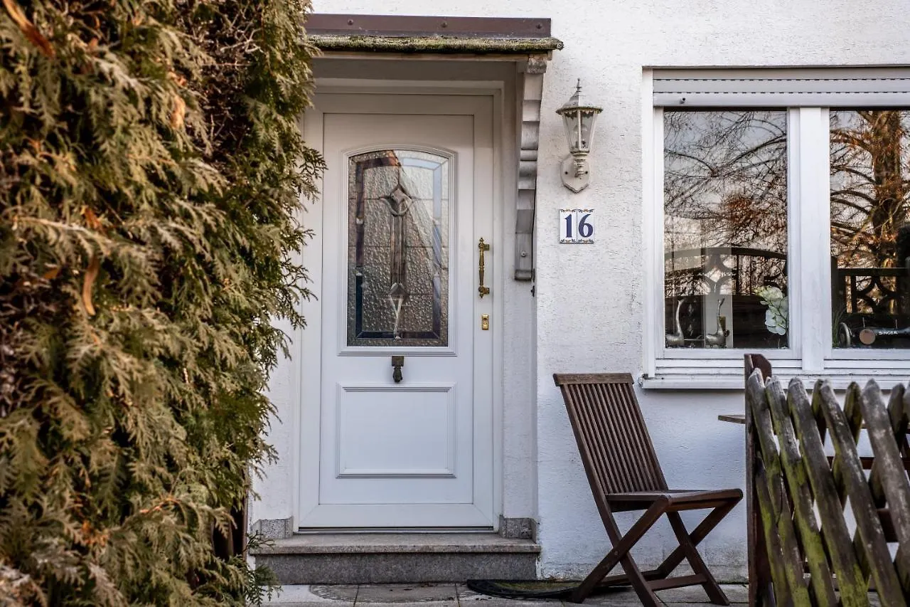 Cruwzo I Holiday Home With Balcony, Garden And Terrace Núremberg Alemania